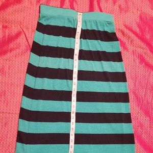 🌻 Long skirt by Ambiance Apparel